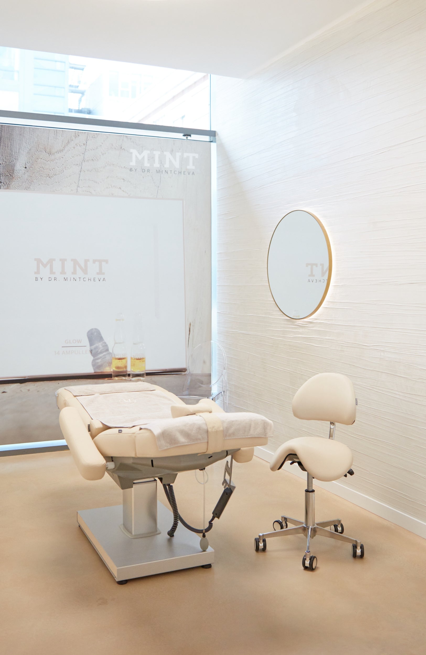 MINT by Dr Mintcheva Dental Spa Behandlungsraum