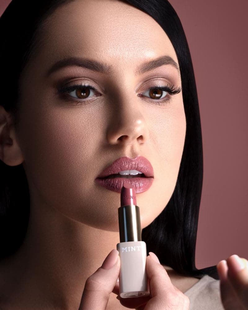 Lippen mit MINT Lippenstift Nude Parfait