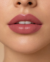 Lippen mit MINT Lippenstift Velvet Rosé